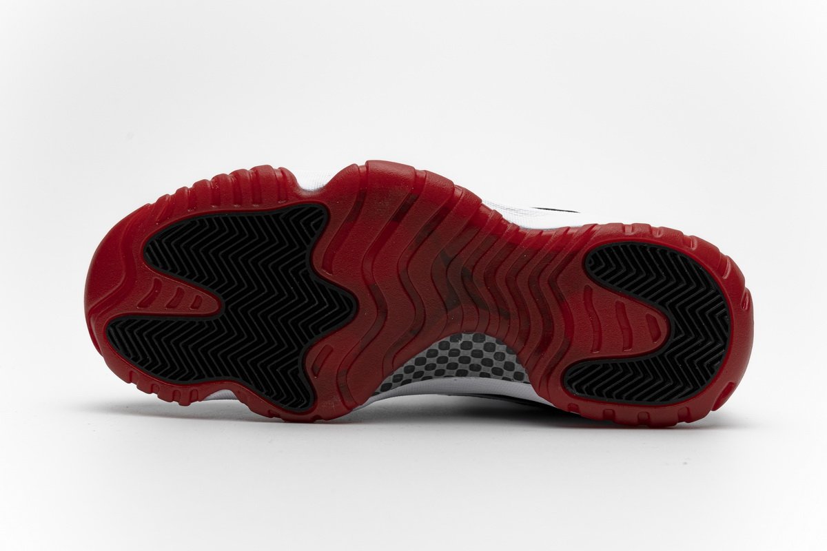 AV2187-160 Air Jordan 11 Low “White Bred”