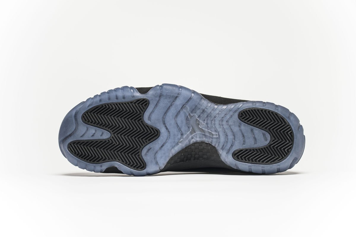 Air Jordan 11 378037-005“Cap and Gown”